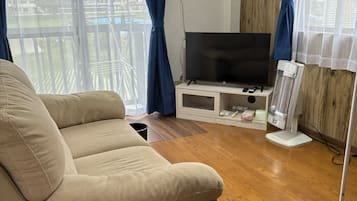 Basic Apartment, Garden View | Living area