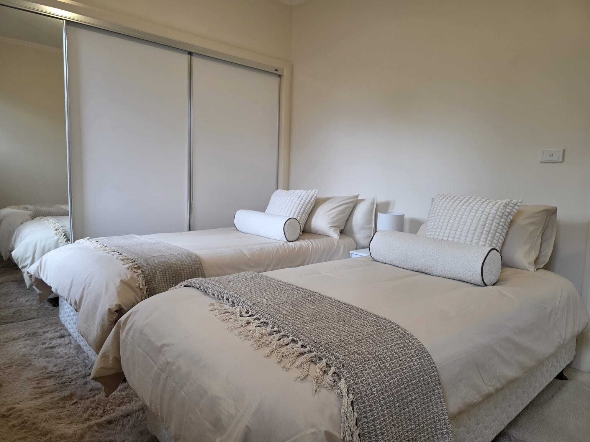 4 bedrooms, iron/ironing board, WiFi, bed sheets