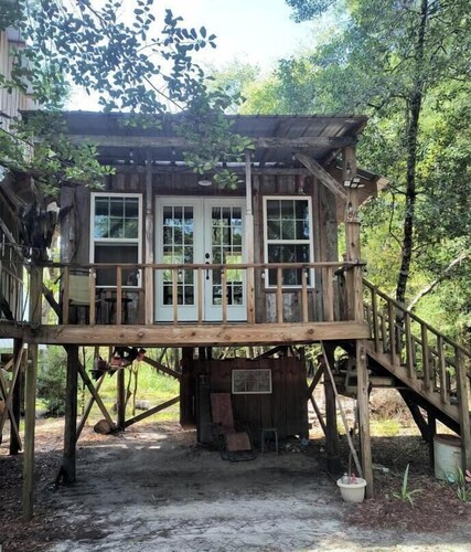 Off-Grid Riverfront Cabin Near Satilla River, Georgia