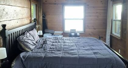 Off-Grid Cabin Retreat Near Satilla River, Georgia