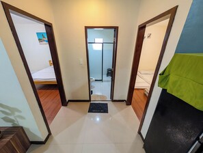 2 dormitorios, tabla de planchar con plancha, wifi gratis y ropa de cama