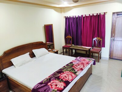 LUXURY INN