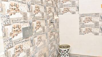 Classic Room | Bathroom | Shower, toilet paper