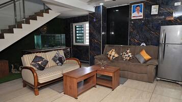 Deluxe Room | Living area