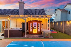 A residential property with a covered patio, a hot tub, and a swimming pool. - Heated Pool, Spa, Sauna, Mini Golf, Pickleball (Scottsdale)
