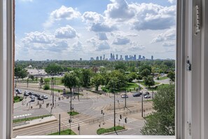 Apartamento conforto, 2 quartos, vista para a cidade | Vista do quarto