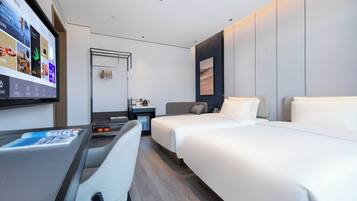Superior-Doppelzimmer, Mehrere Betten | Betten mit Memory-Foam-Matratzen, kostenlose Minibar, Schreibtisch