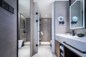 Bathroom - QingdaoWusiguangchangYaduoJiudian (Qingdao)