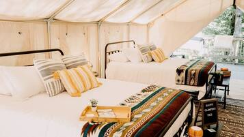 1 bedroom, desk, WiFi, bed sheets
