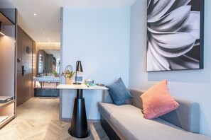 Basic-Doppelzimmer | Schreibtisch, Verdunkelungsvorhänge, kostenloses WLAN