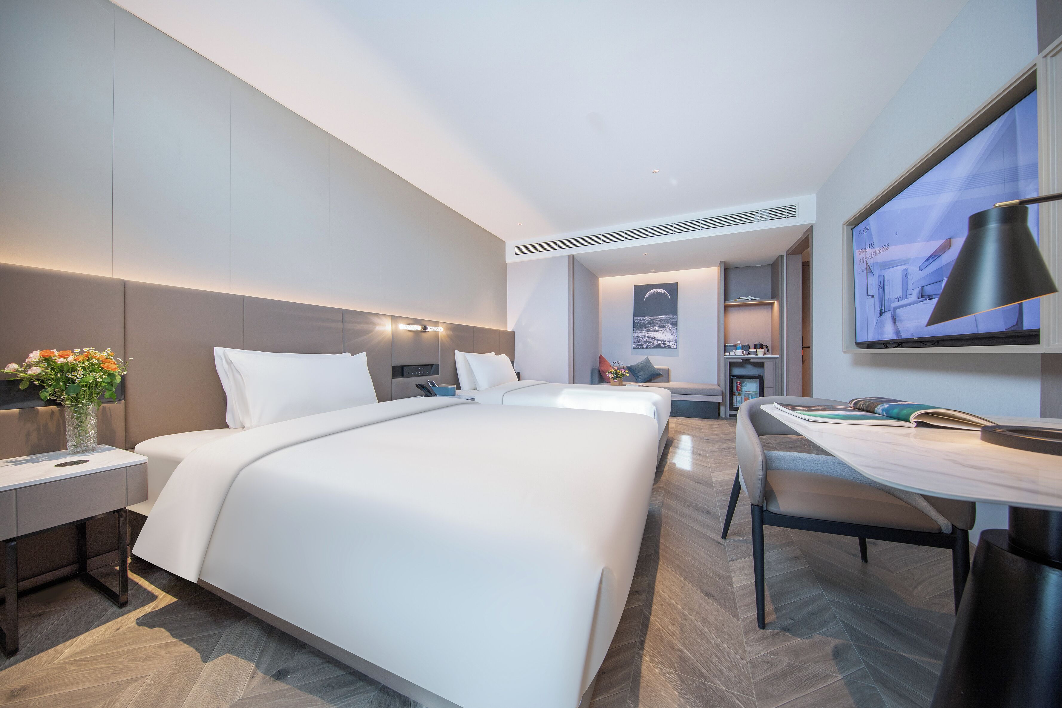 Quarto triplo luxo | Escrivaninha, cortinas blackout, Wi-Fi de cortesia