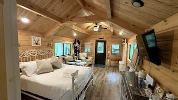 1 bedroom, desk, WiFi, bed sheets