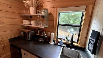 Coffee/tea maker, oven, stovetop, toaster