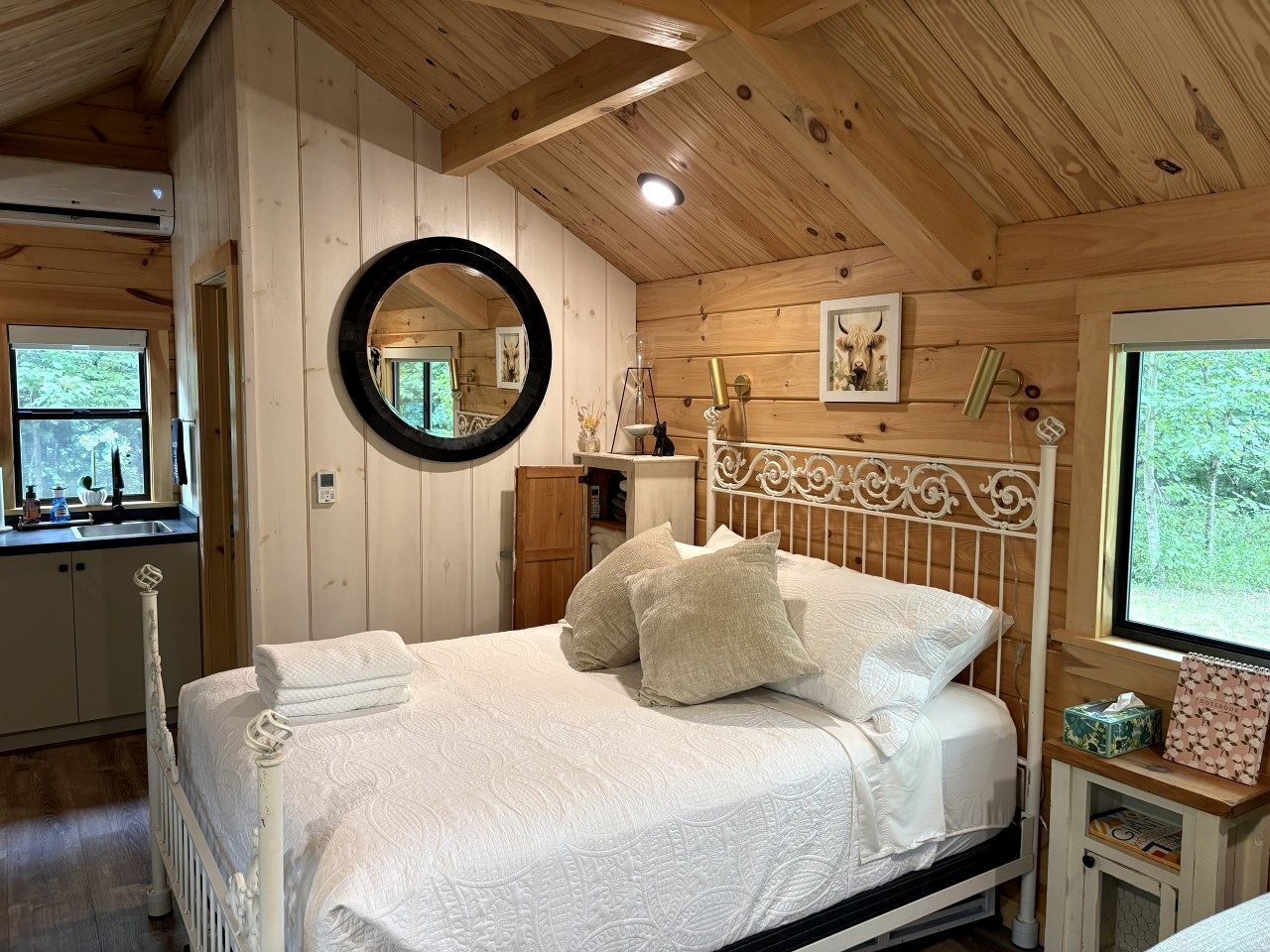 1 bedroom, desk, WiFi, bed sheets