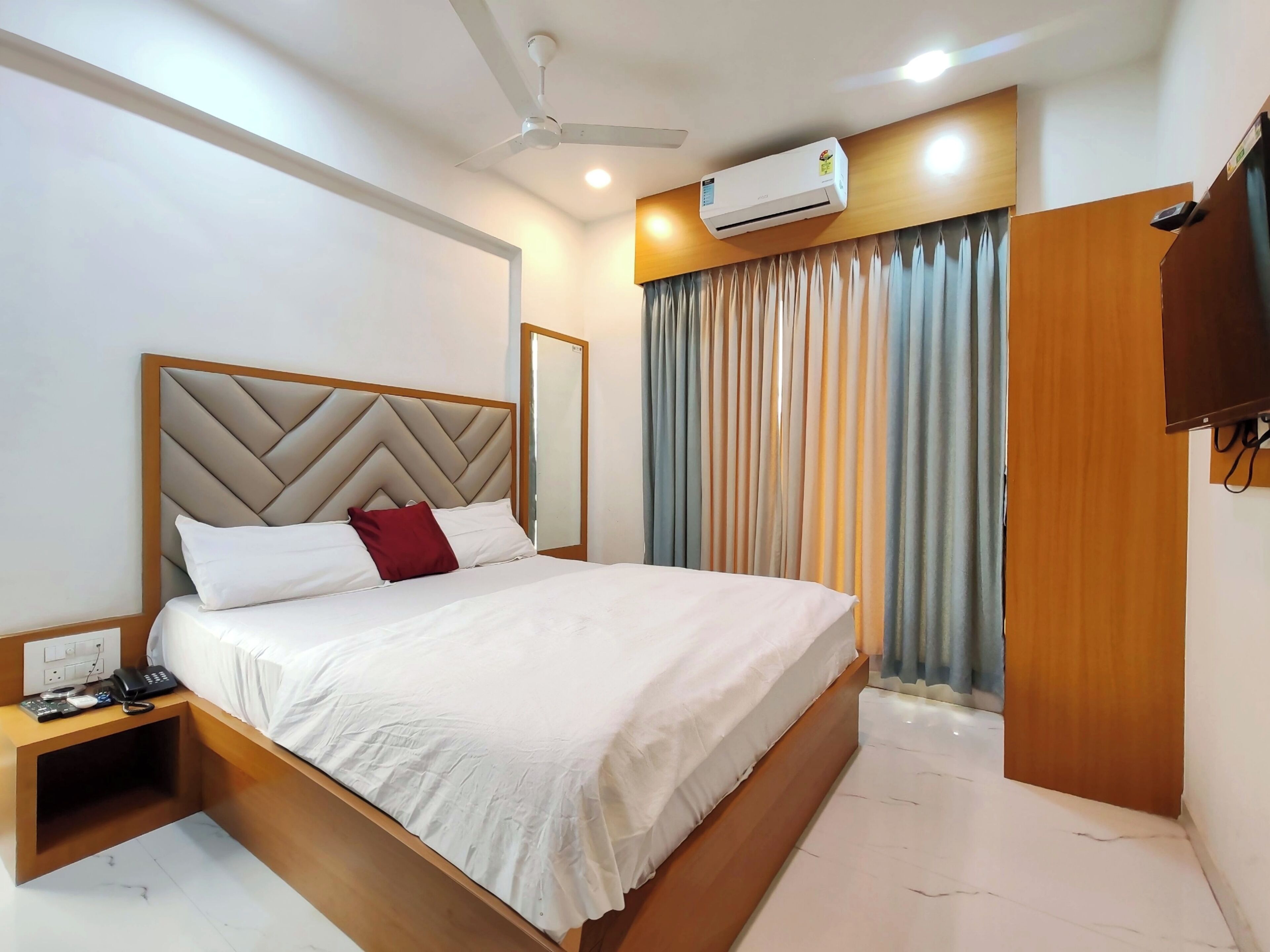 Kamar Double Klasik, balkon, pemandangan kota | Ruang kerja ramah laptop dan Wi-Fi gratis