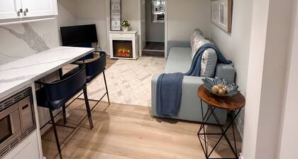 Executive 1BR Suite | Express Transit to Downtown & Airport | Fast Wi-Fi