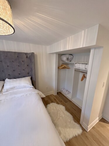 Executive 1BR Suite | Express Transit to Downtown & Airport | Fast Wi-Fi