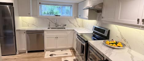 Coffee/tea maker, fridge, microwave, oven