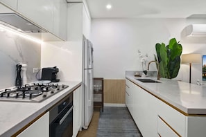 Unclassified image, 2 of 14, button - High-Rise 2-Bed Apt at Trio Boxhill with Car Park (Box Hill)
