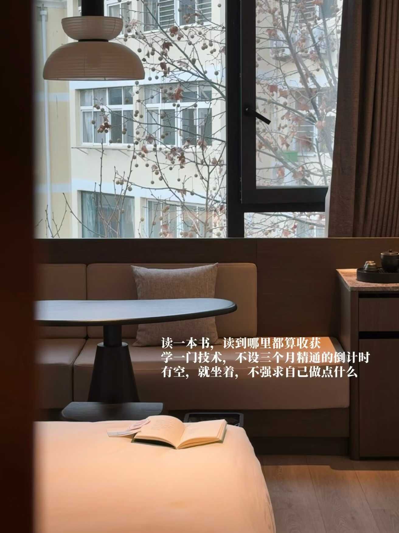 Desk, laptop workspace, free WiFi