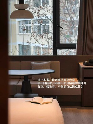 Desk, laptop workspace, free WiFi - AtourHotel MinjiangRoad (Qingdao)