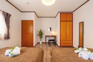 2 bedrooms, iron/ironing board, WiFi, bed sheets - Experience the Local Side of Osaka You Won’t Find at Tourist Spots | Relax in a Traditional Japanese House | Direct Access to Osaka Umeda and Kyoto | Shin-Osaka Area | Amenities Perfect for Long-Term Stays (大阪市)