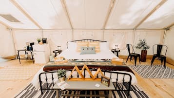 1 Schlafzimmer, Schreibtisch, WLAN, Bettwäsche