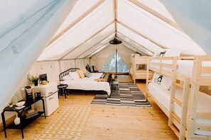 1 Schlafzimmer, Schreibtisch, WLAN, Bettwäsche