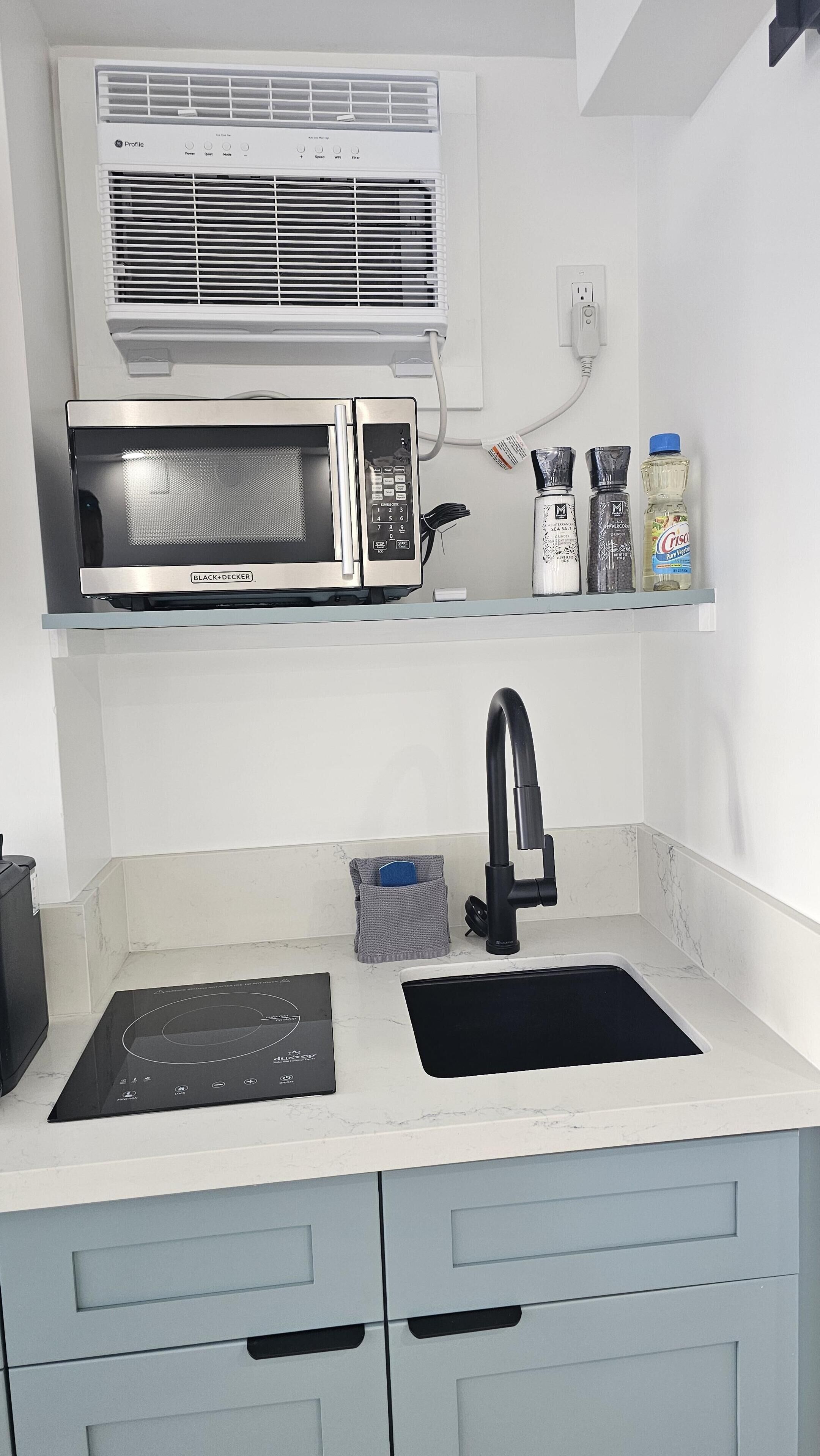 Coffee/tea maker, fridge, microwave, stovetop