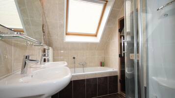 Villa | Bathroom