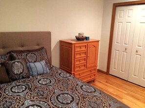 2 chambres, fer et planche à repasser, Wi-Fi, draps fournis