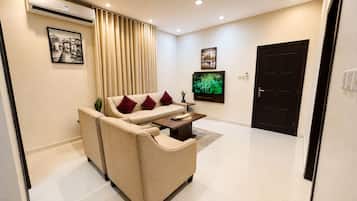 Apartment, 3 Bedrooms | Living area