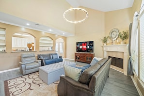 Living area - Great Location Spacious Open Floor Plan Pergola Pool Table Games 3,343 sqft (Spring)