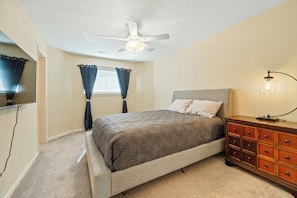 5 bedrooms, iron/ironing board, WiFi, bed sheets - Great Location Spacious Open Floor Plan Pergola Pool Table Games 3,343 sqft (Spring)