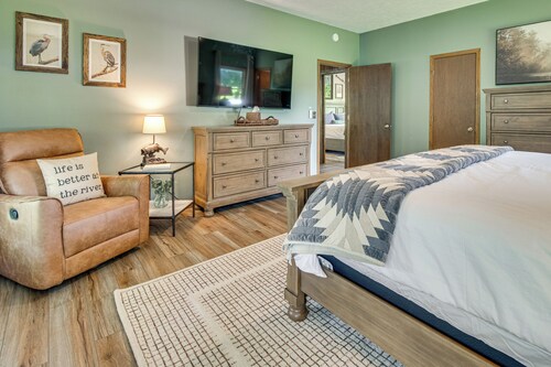 NEW Riverfront Trout Fishing White River Retreat!