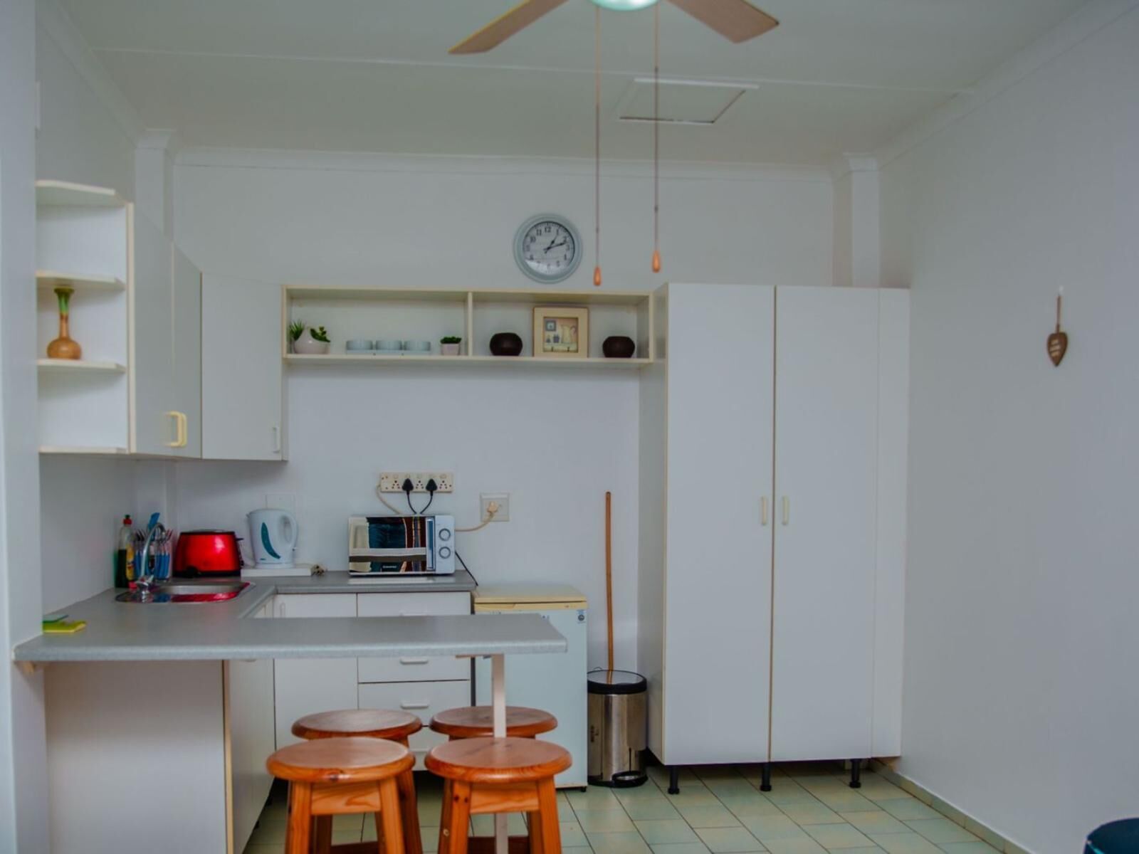 Appartement Classique | Cuisine privée | Grand réfrigérateur, micro-ondes, plaque de cuisson