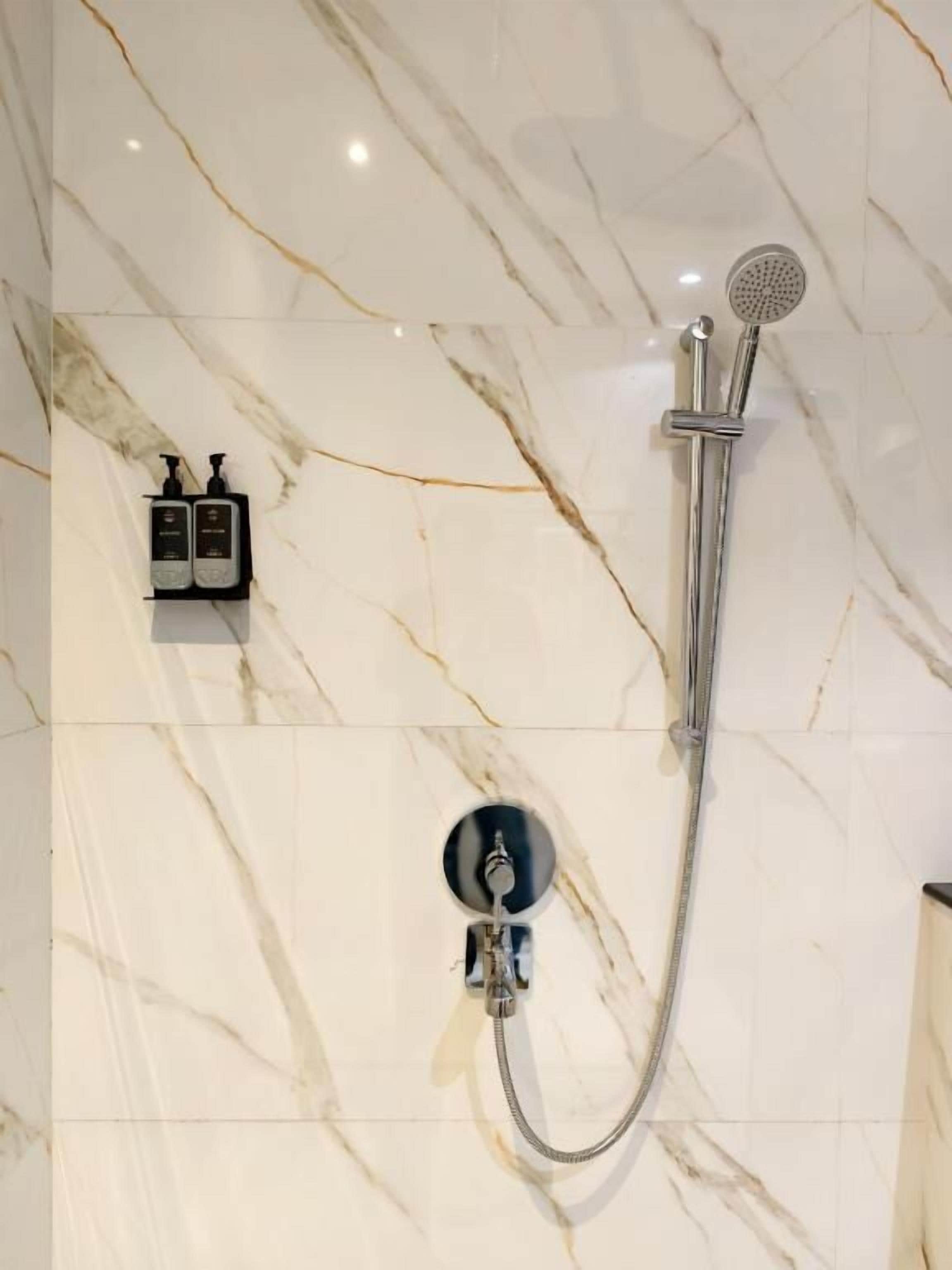 Family Quadruple Room, Mountain View | Bathroom