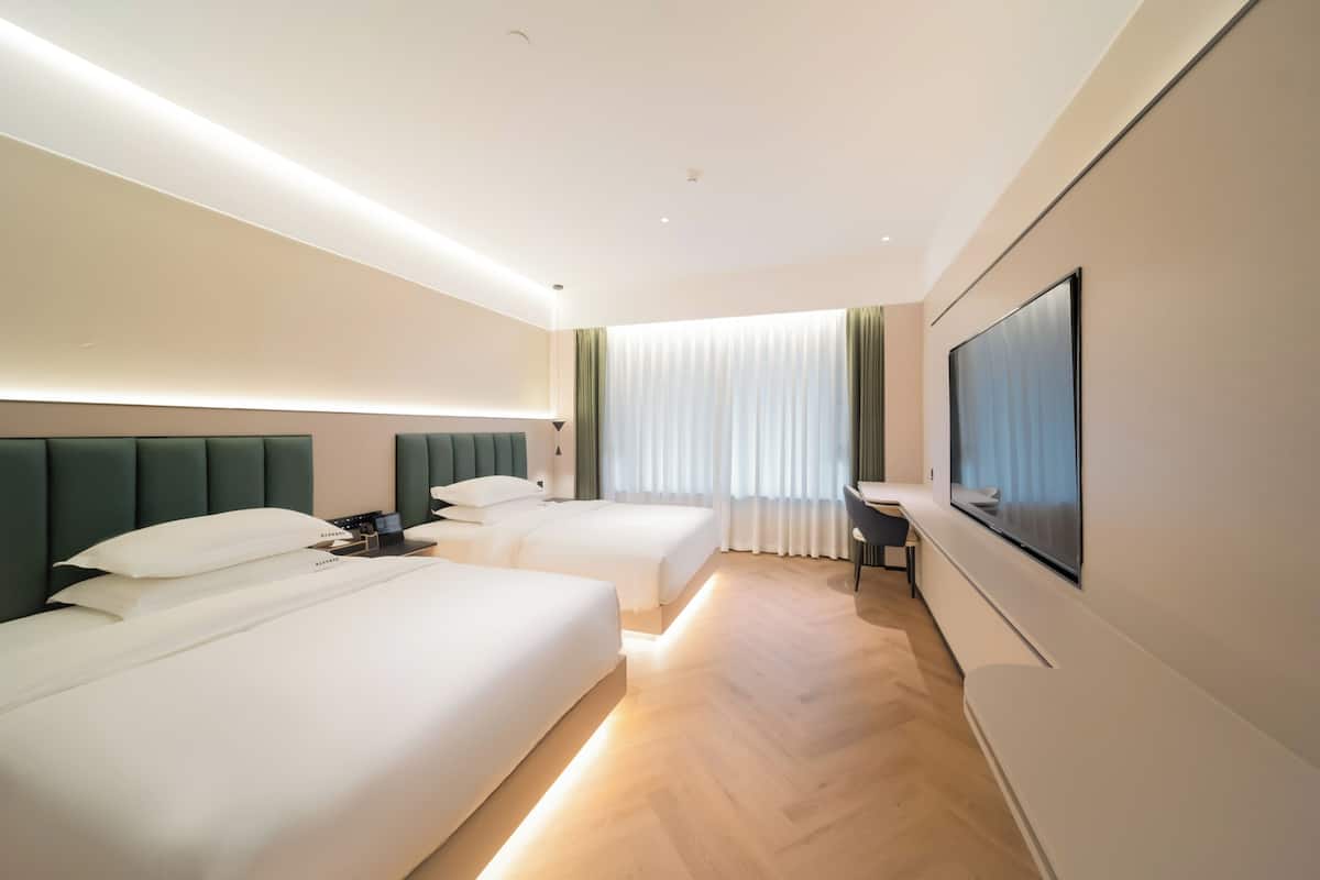 Superior Twin Room | Premium bedding, down comforters, pillowtop beds, desk
