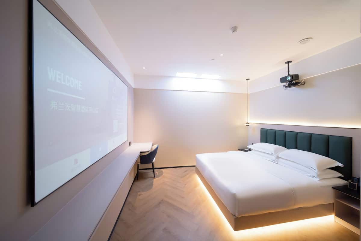 Classic Double Room | Premium bedding, down comforters, pillowtop beds, desk