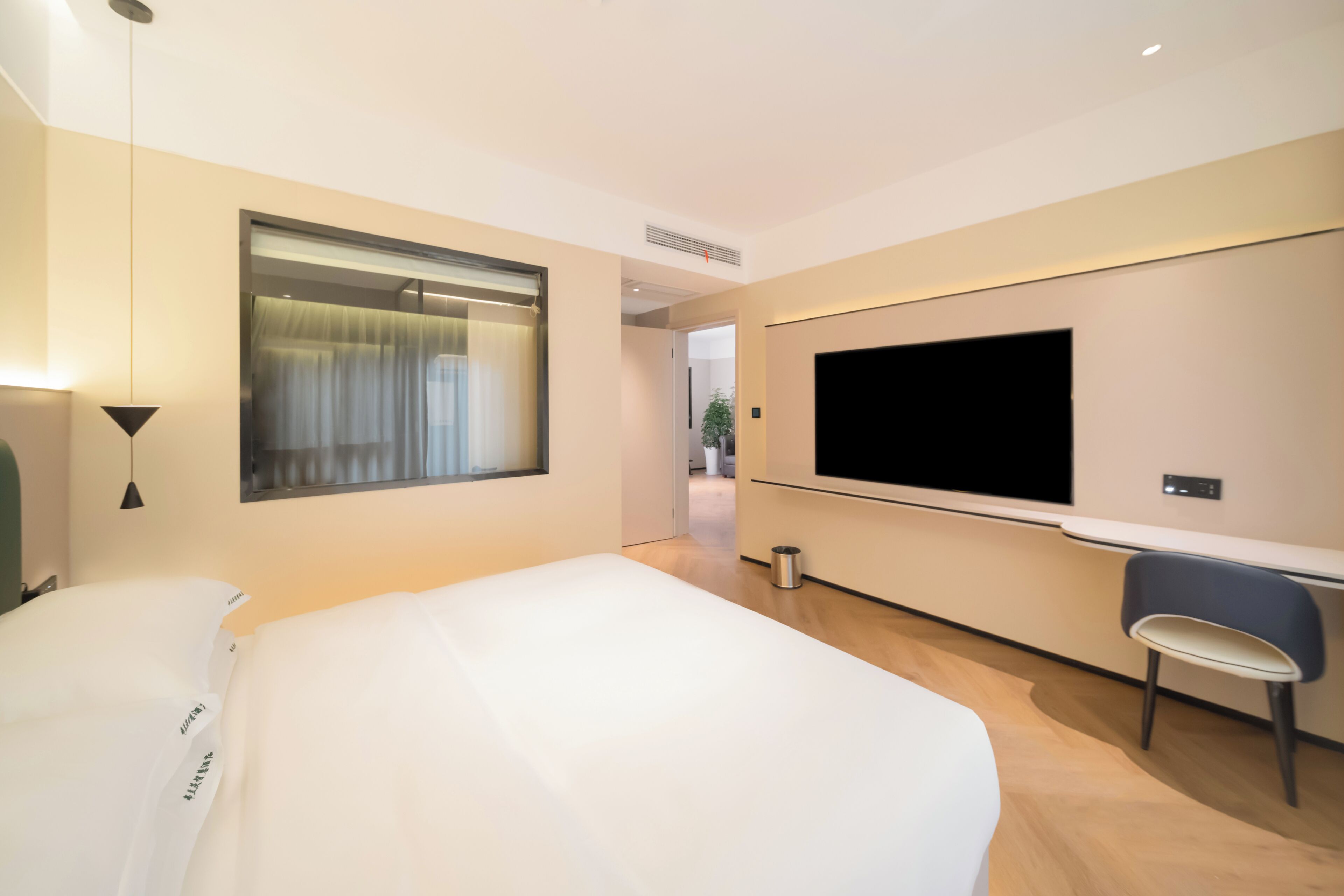 Phòng Suite dành cho gia đình, quang cảnh thành phố | Bộ đồ giường cao cấp, chăn bông, nệm có lớp đệm bông, bàn 