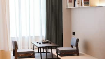 Quarto duplo elite, vista para a cidade | Roupas de cama premium, edredons de pluma, camas com colchões pillow-top