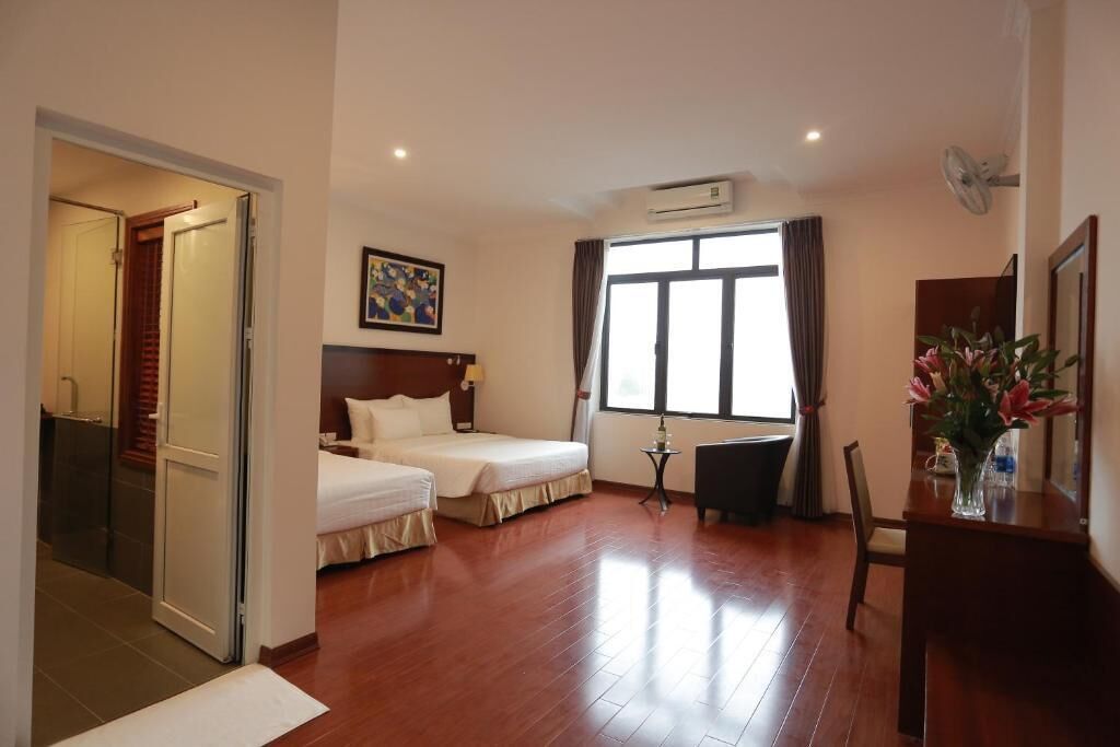 In-room safe, soundproofing, iron/ironing board, free WiFi