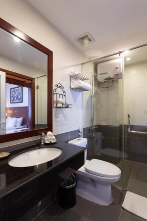 Bathroom - The Melboure Hotel (Hoa Lư)