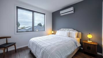 4 bedrooms, desk, iron/ironing board, free WiFi