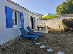 Outdoor dining - Vrbo Property (Saint-Georges-d'Oléron)