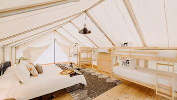 1 bedroom, desk, WiFi, bed sheets