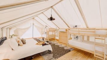 1 bedroom, desk, WiFi, bed sheets