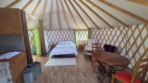 1 bedroom, bed sheets