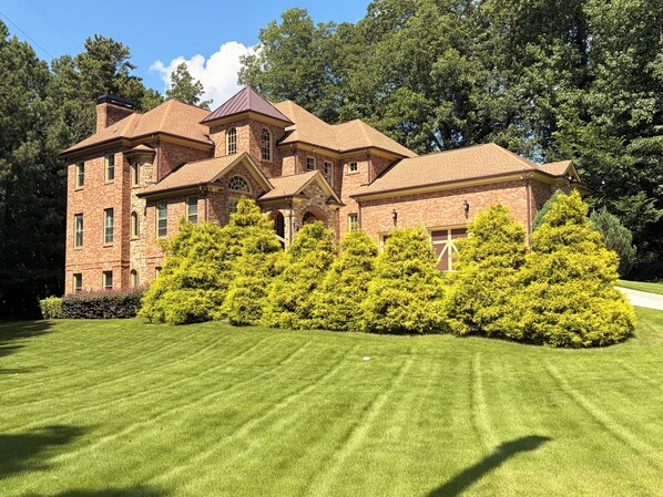 Exterior - Davis Hill Manor - Luxury 6BR/5.5BA Home in Marietta near Atlanta, Georgia (Marietta)
