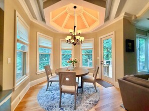 Dining - Davis Hill Manor - Luxury 6BR/5.5BA Home in Marietta near Atlanta, Georgia (Marietta)
